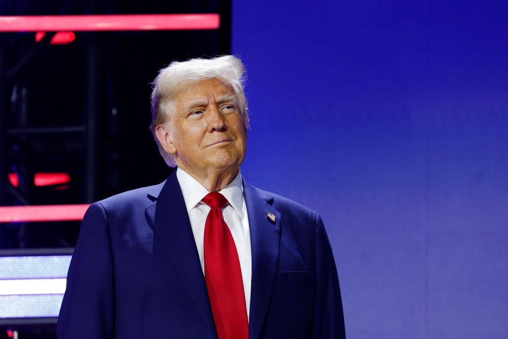 Donald Trump pode ‘afrouxar’ regulação de IA nos EUA, defende especialista