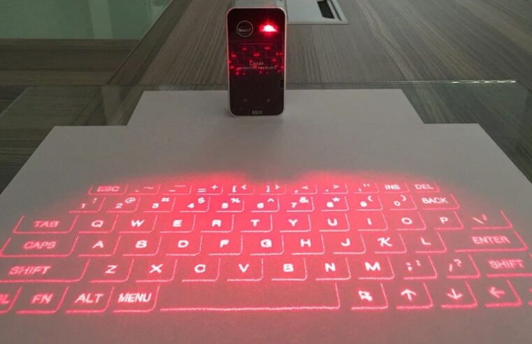 Projetor de teclado digital da Shopee cabe no bolso e está com 45% OFF; confira