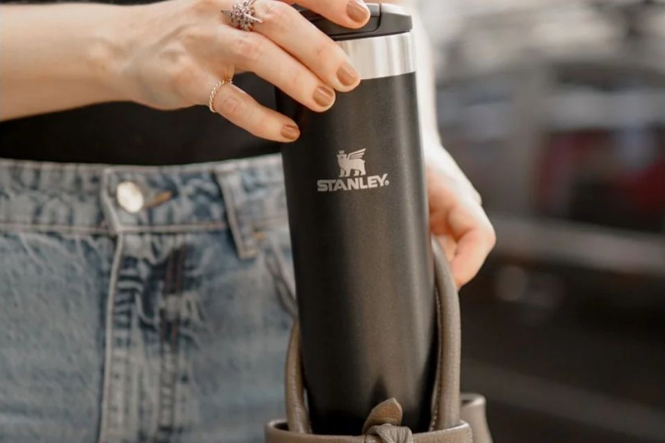 Copo Stanley e mais da marca com até 45% OFF na Black Friday da Amazon