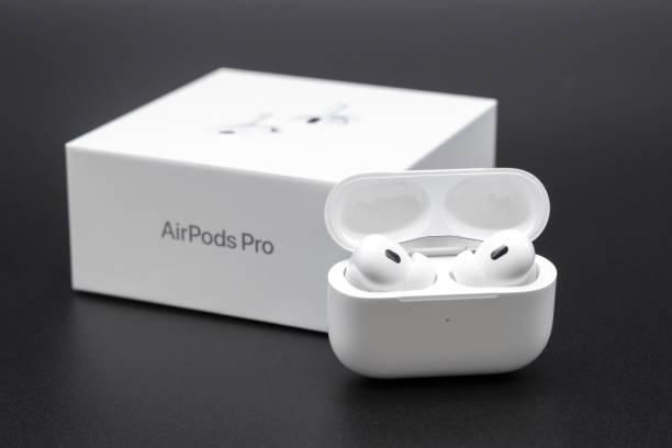 Apple é processada por som com estalos e estática nos AirPods Pro