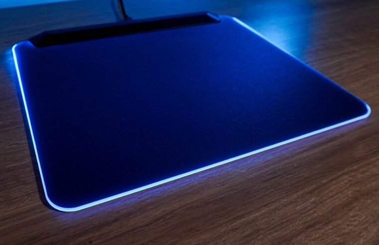 Mousepad rígido e com RGB é bom? Testamos o Razer Firefly V2 Pro