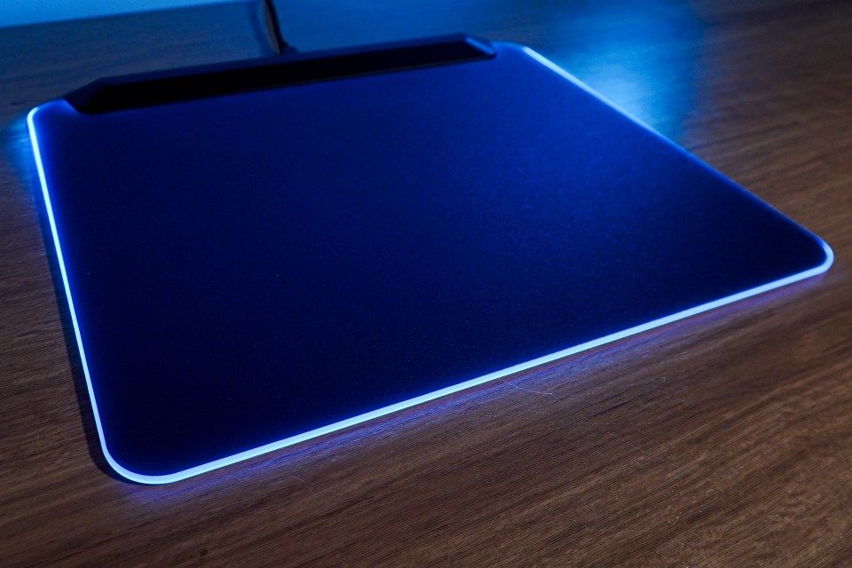 Mousepad rígido e com RGB é bom? Testamos o Razer Firefly V2 Pro