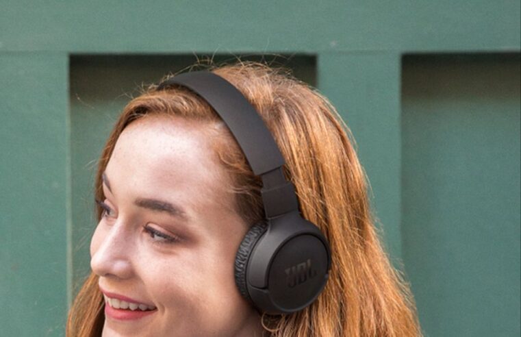 Headphone sem fio JBL com um super desconto na Amazon; veja