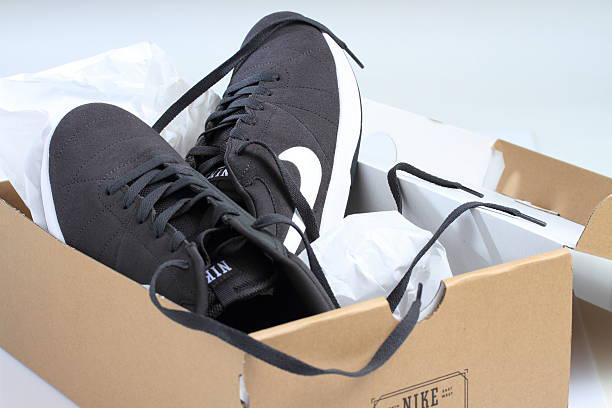 Nike Revolution 7, Nike Check Canvas e mais por menos de R$250 na Black November da Netshoes; veja