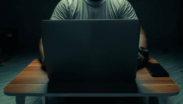 Perfis verificados do X (Twitter) promoviam conteúdo de abuso infantil, revela investigação