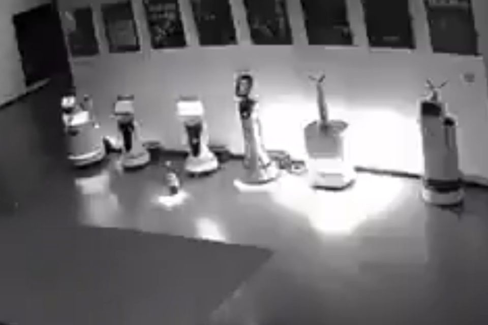 É verdade que um robô conversou e formou uma ‘rebelião’ com outros robôs na China? Entenda o viral