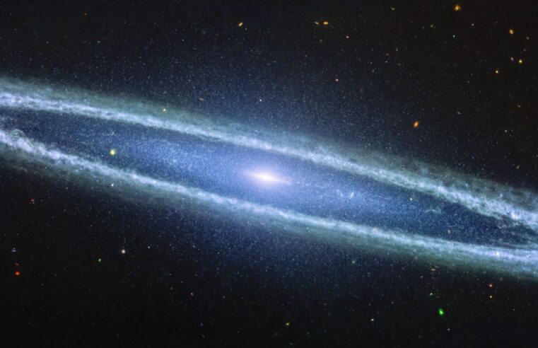 Telescópio James Webb captura detalhes incríveis da galáxia do Sombreiro