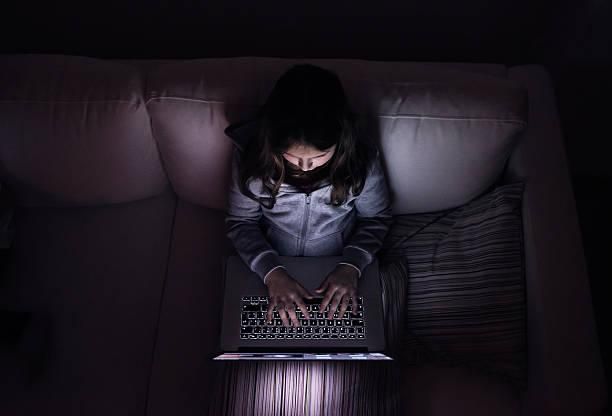 Quais ferramentas o Google usa para combater abuso infantil na internet?