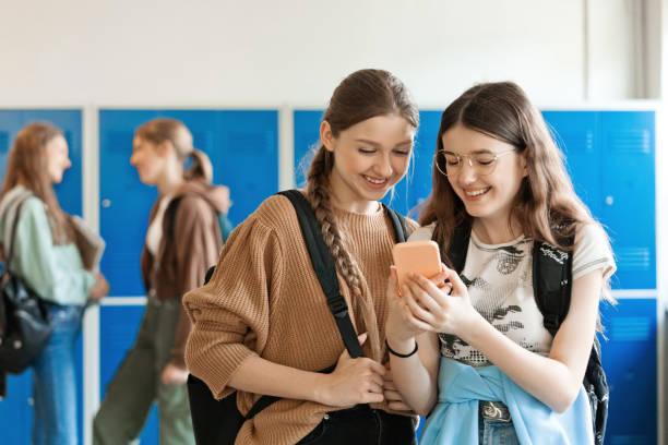 PL que protege crianças e adolescentes na internet é aprovado no Senado