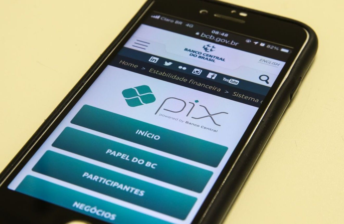 Pix bate recorde na Black Friday com quase 240 milhões de transferências em um dia