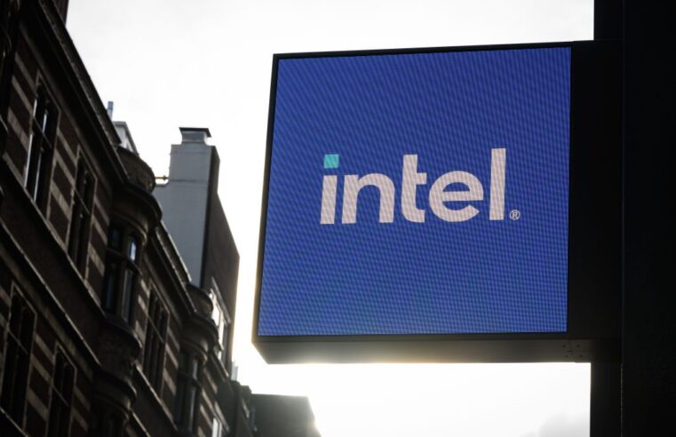 Demissões, chips problemáticos, oração e saída de CEO: o que está acontecendo com a Intel?