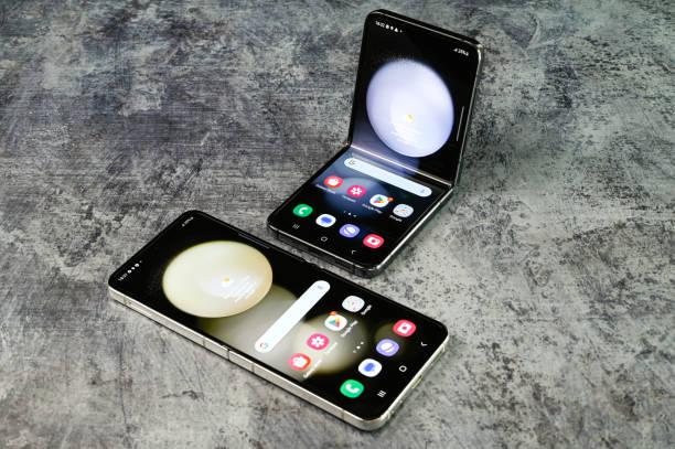Dobráveis Galaxy Z Fold 7 e Flip 7 devem ganhar telas melhores, diz rumor