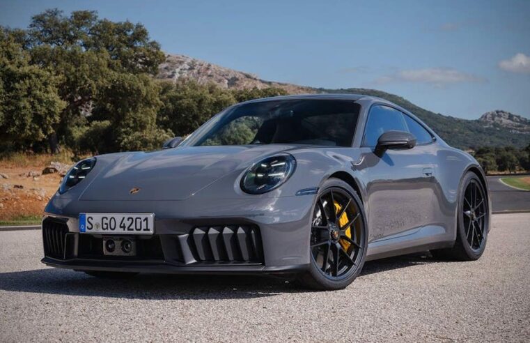 Porsche abre pré-venda do inédito 911 GTS com motor eletrificado; confira