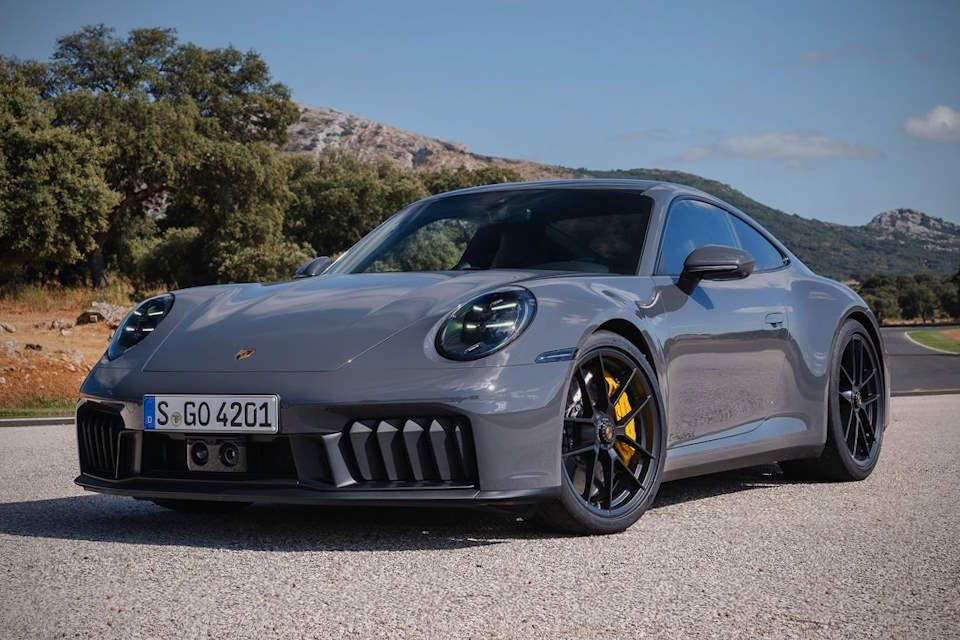 Porsche abre pré-venda do inédito 911 GTS com motor eletrificado; confira
