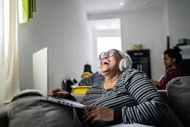 Podcasts de comédia: 7 sugestões para dar boas risadas pelo Amazon Music