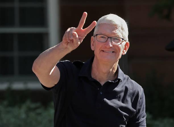 ‘É para entusiastas’: Tim Cook justifica vendas baixas do Apple Vision Pro
