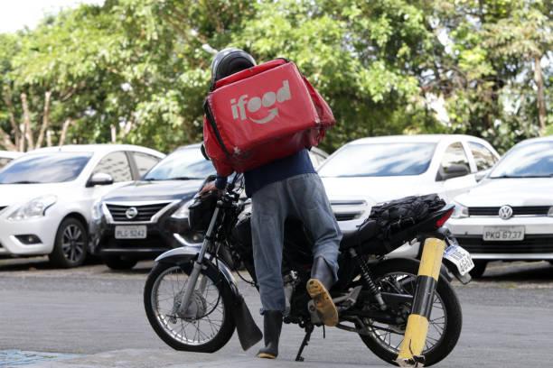 iFood recebe multa de R$ 10 milhões e terá que registrar os entregadores