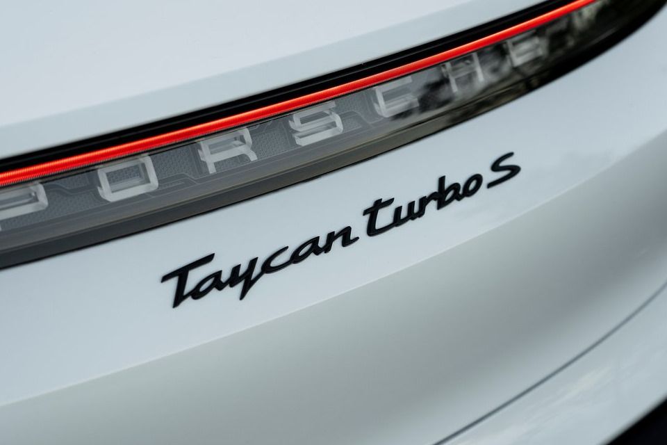 Por que os elétricos da Porsche trazem “Turbo” no nome? Entenda o motivo