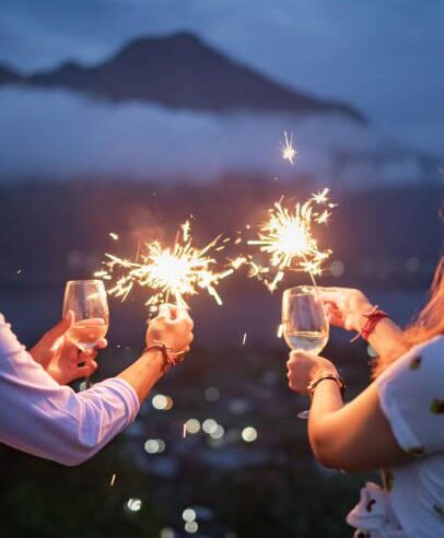 WhatsApp ganha efeitos animados e figurinhas para celebrar 2025; veja como usar