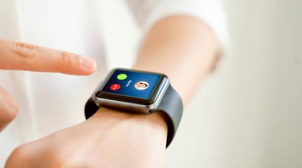 Estudo mostra que pulseiras de smartwatches podem ser tóxicas à saúde; entenda