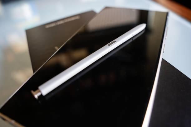 Galaxy S25 Ultra terá display Corning Gorilla Glass Armor 2, segundo rumor