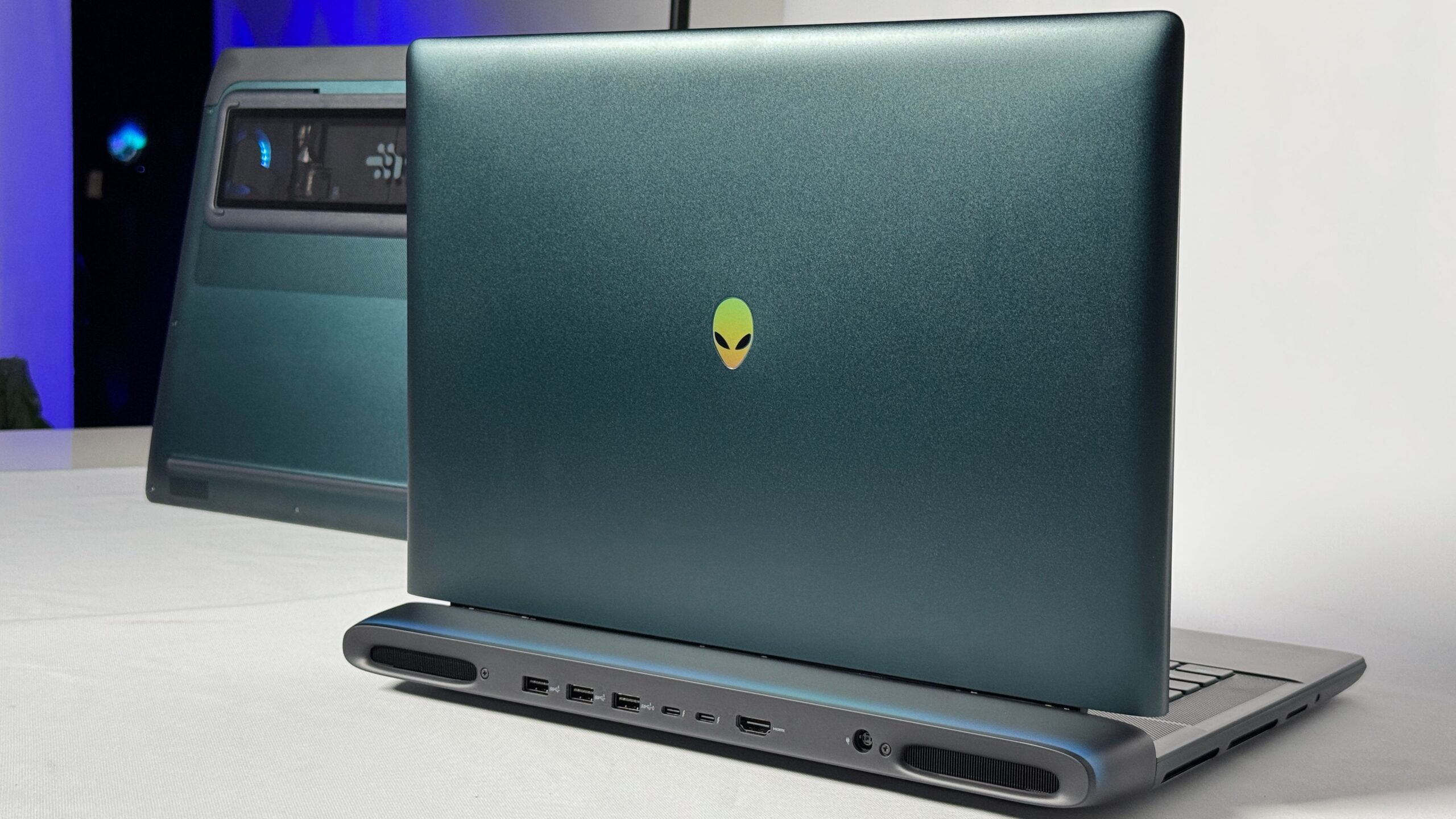 Dell ressuscita o clássico Alienware Area-51 com RTX 5090 e até 280W de potência