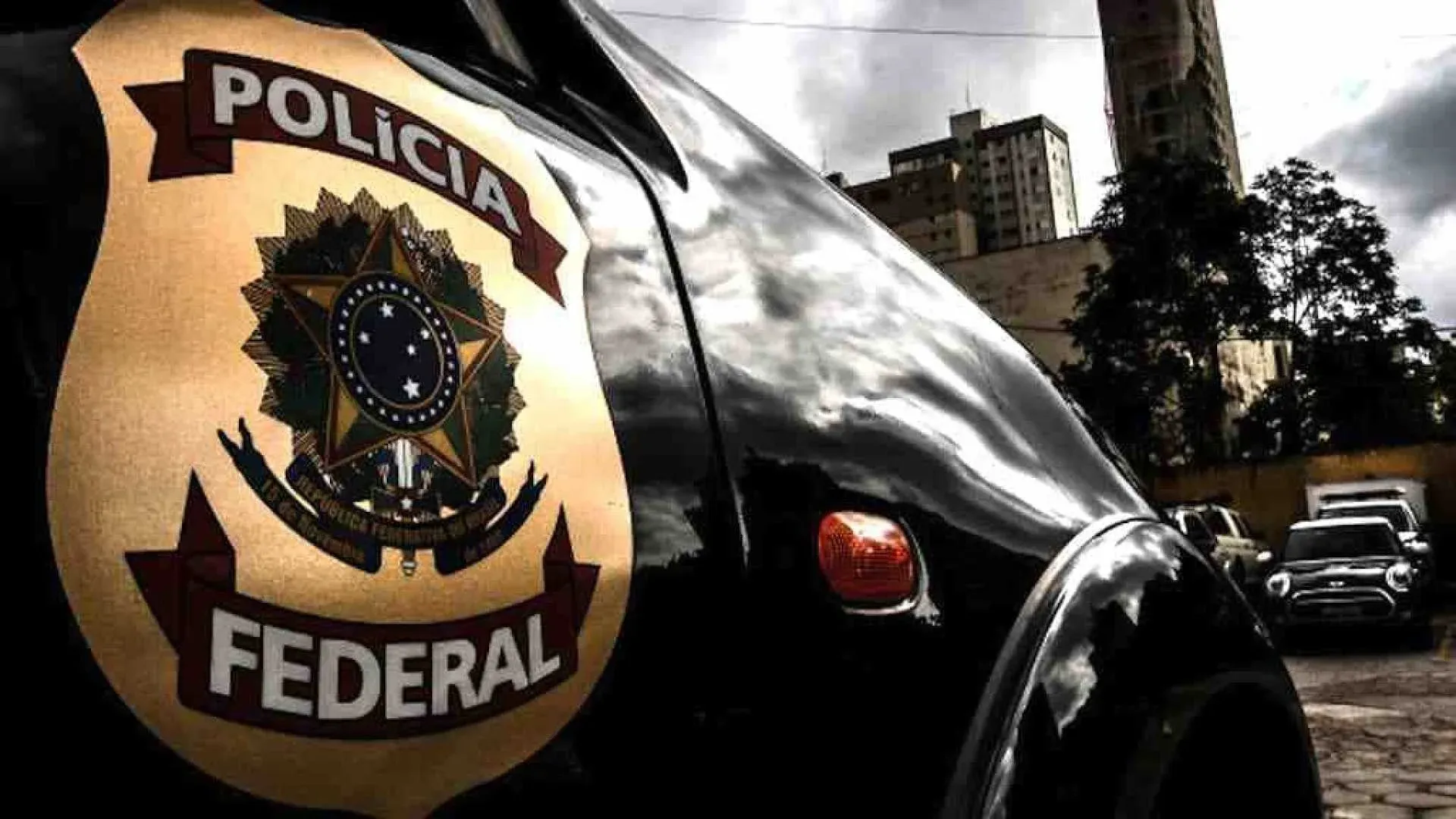 PF faz operação contra grupo suspeito de ensinar golpes digitais no Brasil
