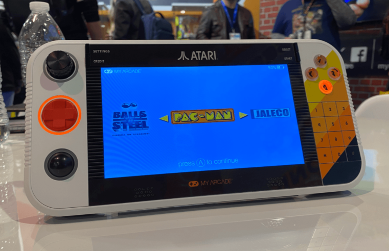 Gamestation GO é o novo portátil nostálgico da Atari! Veja impressões direto da CES 2025