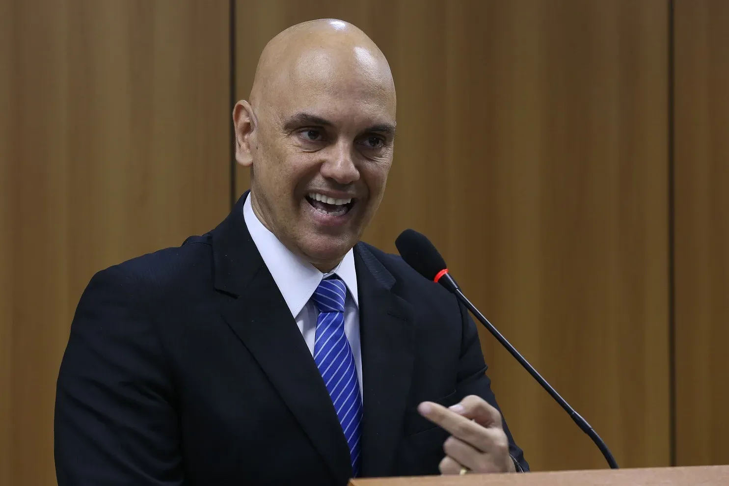 Brasil é uma terra que tem lei: Moraes sobe o tom contra Big Techs