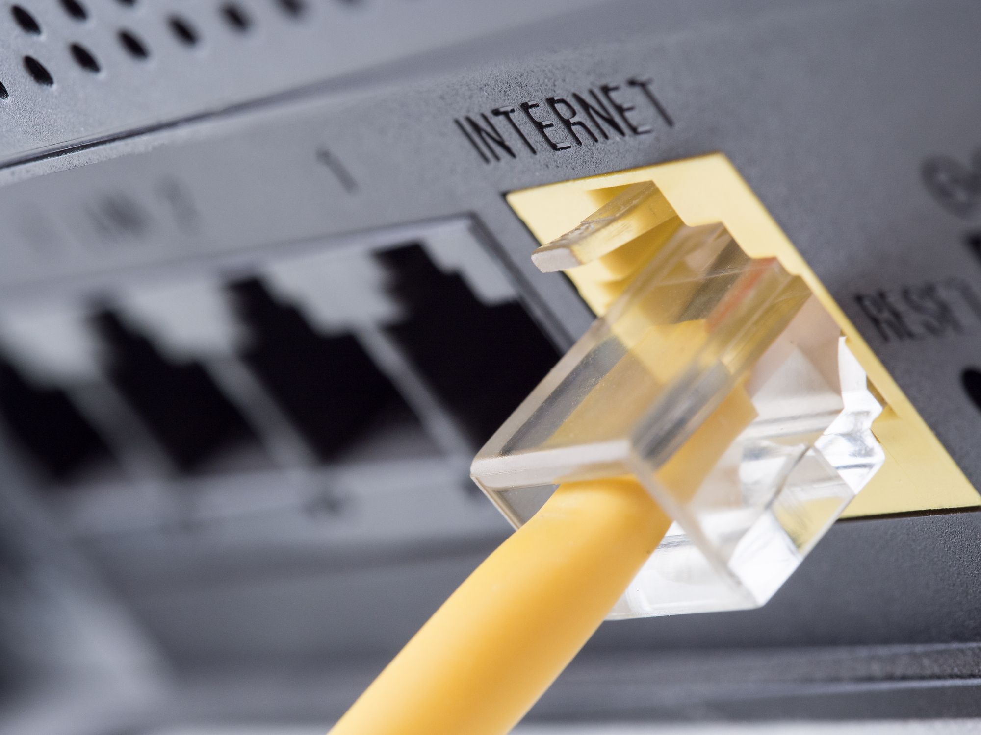 Hackers ucranianos ‘destroem’ rede de provedor de internet da Rússia