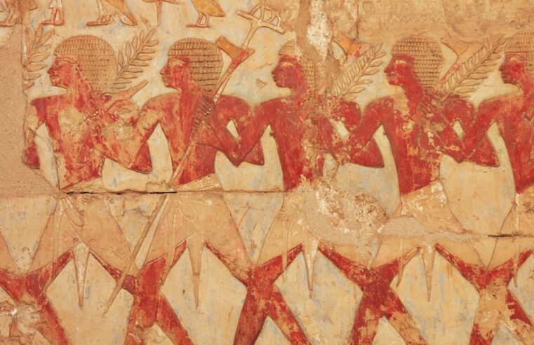 Arqueólogos encontram tumba de 4 mil anos de médico especialista em venenos