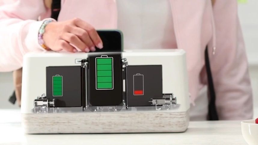 CES 2025: carregador com cara de torradeira deixa celular com 100% de bateria na hora