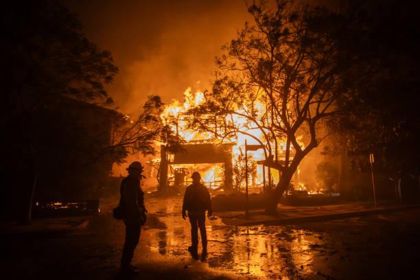 Incêndio em Los Angeles: veja imagens de satélites da destruição causada pelo fogo
