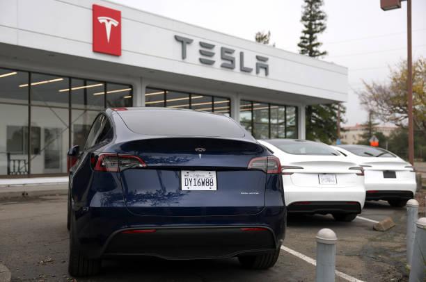 Tesla realiza recall de 239 mil carros; veja o motivo