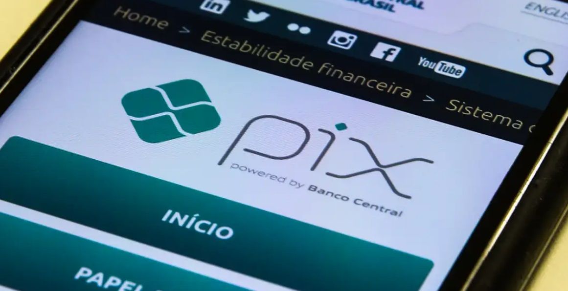 Golpe da ‘taxa do Pix’ usa notícia falsa para cobrar imposto que não existe