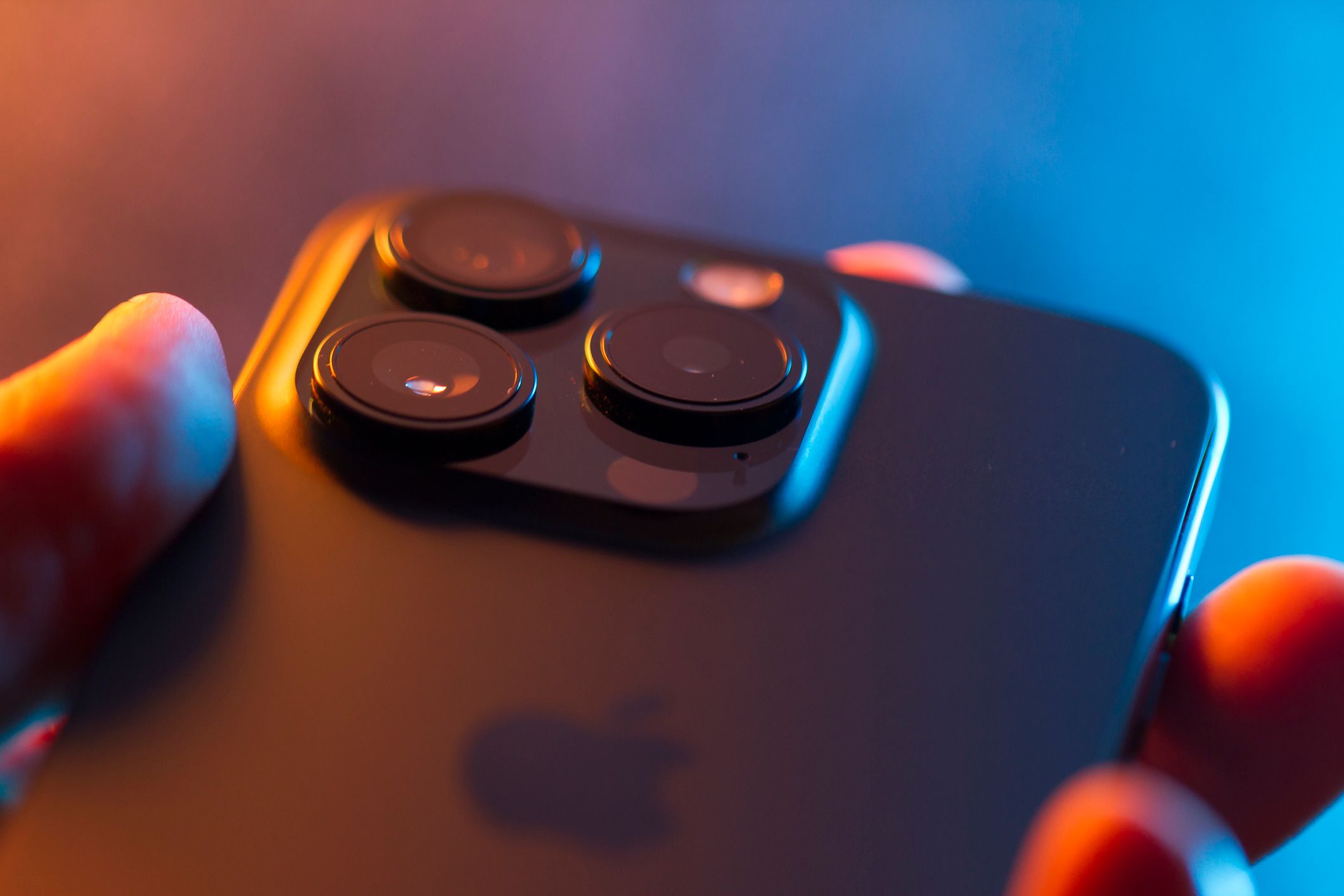 Controlador USB-C do iPhone 15 é finalmente hackeado, mas método é complexo