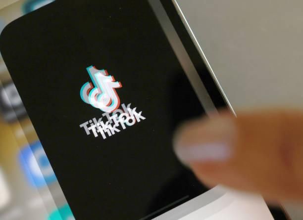 TikTok começa a voltar ao ar nos EUA após Trump prometer ‘salvar’ a rede