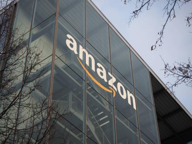 Amazon muda forma de monitorar se funcionários estão indo trabalhar presencialmente nos EUA