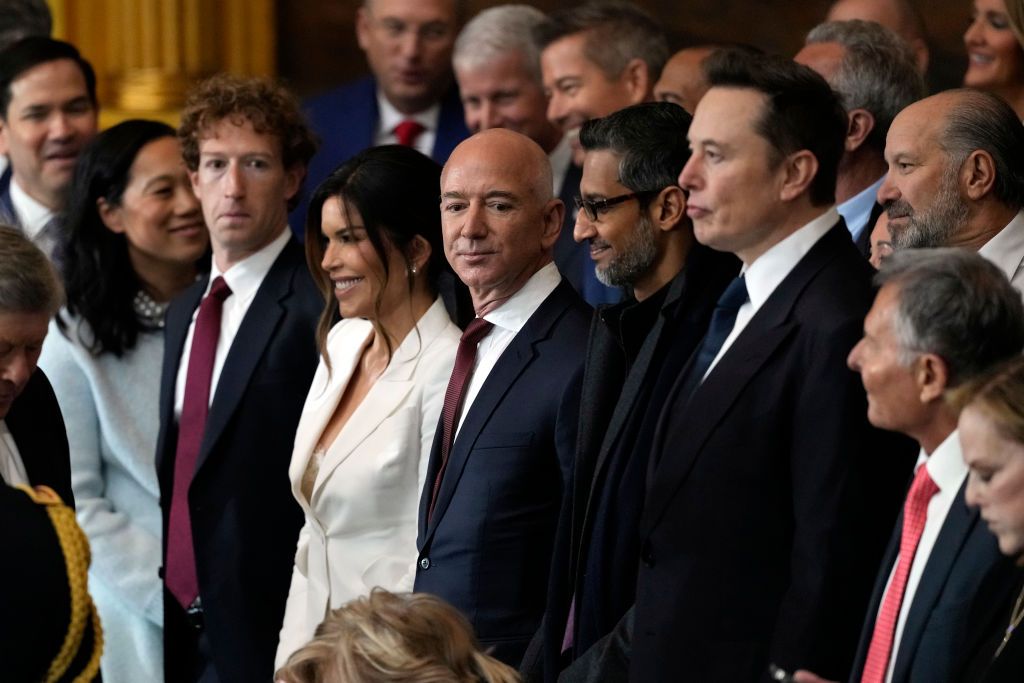 Apoio de peso: Musk, Zuck, Bezos e outros CEOs de big techs encontram Trump na posse