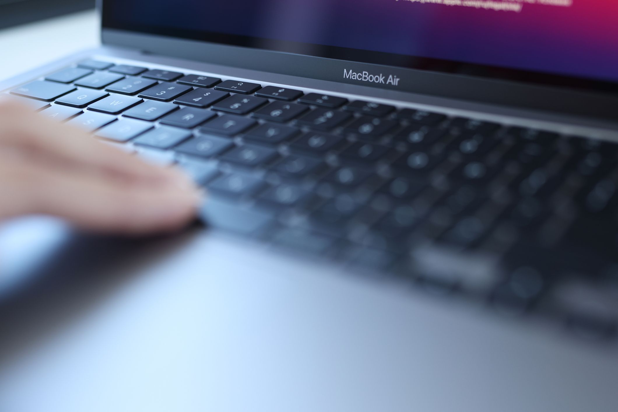 Nova versão do app Mail com IA será lançada para Macs e iPads em abril