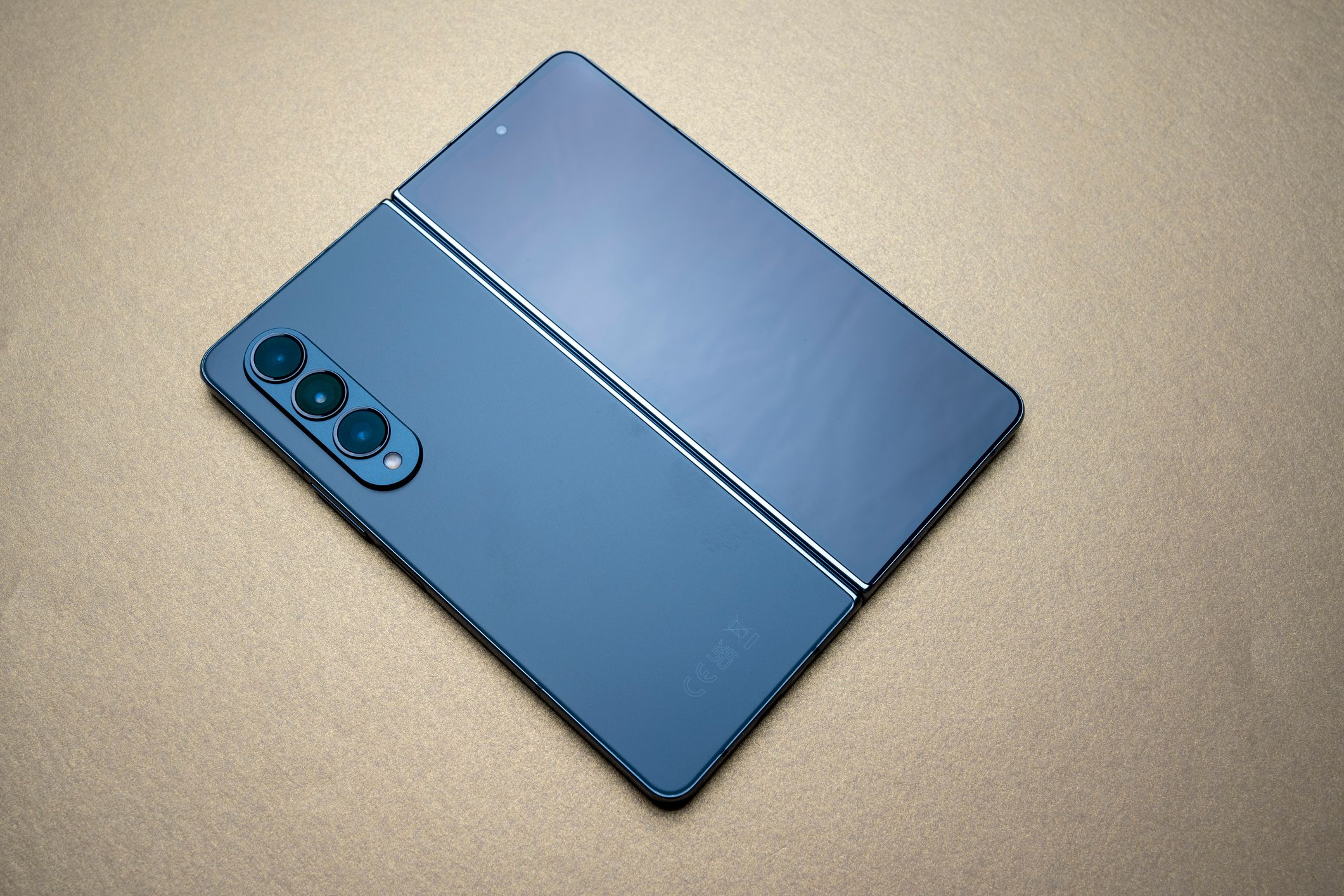 Samsung deve lançar quatro celulares dobráveis em 2025, diz site