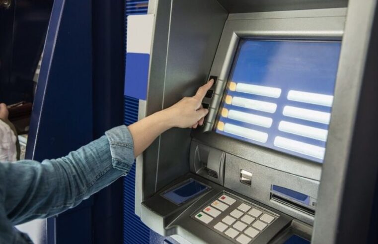 Caixa eletrônico “hackeado”: polícia faz operação contra furtos em terminais de bancos