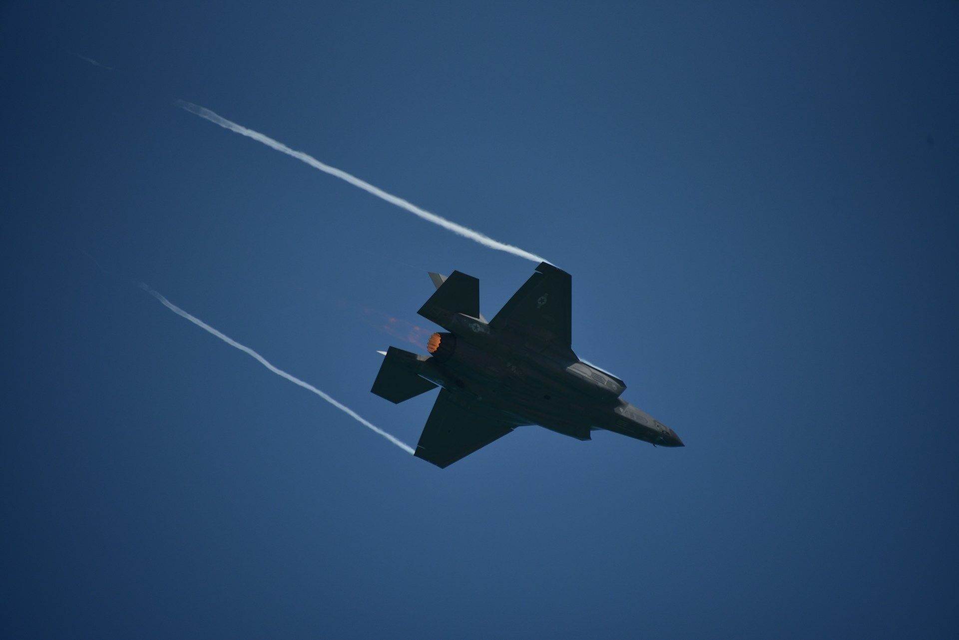 Caça F-35 da Força Aérea dos Estados Unidos cai no Alasca; piloto se ejeta e sobrevive