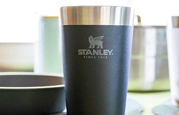 Garrafa e Copo Stanley em oferta na Amazon: descontos de até 27%