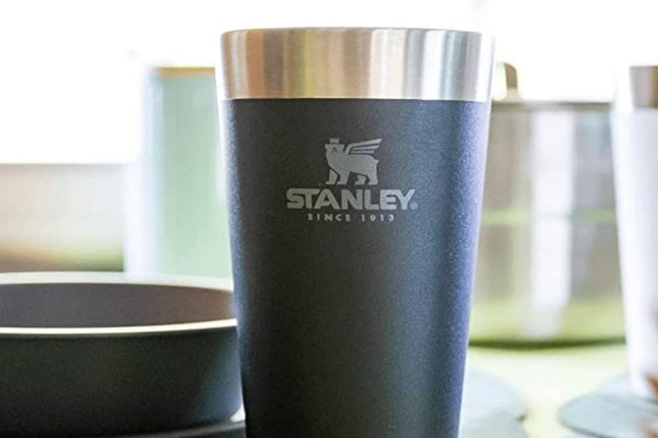Garrafa e Copo Stanley em oferta na Amazon: descontos de até 27%