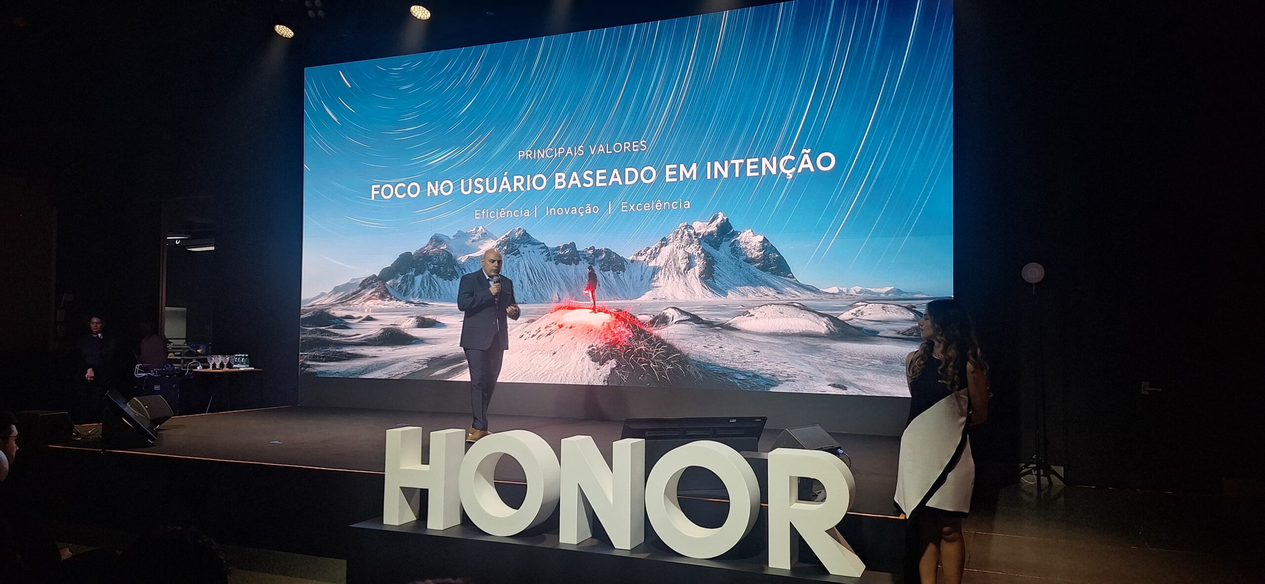 Honor chega ao Brasil prometendo lançamentos simultâneos, assistência técnica e mais
