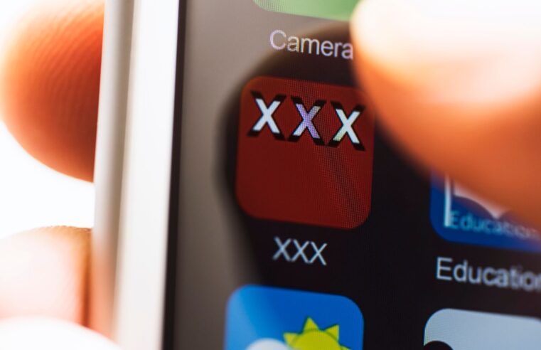 ‘Riscos de segurança’: Apple reclama de lançamento de 1º app pornô para iOS