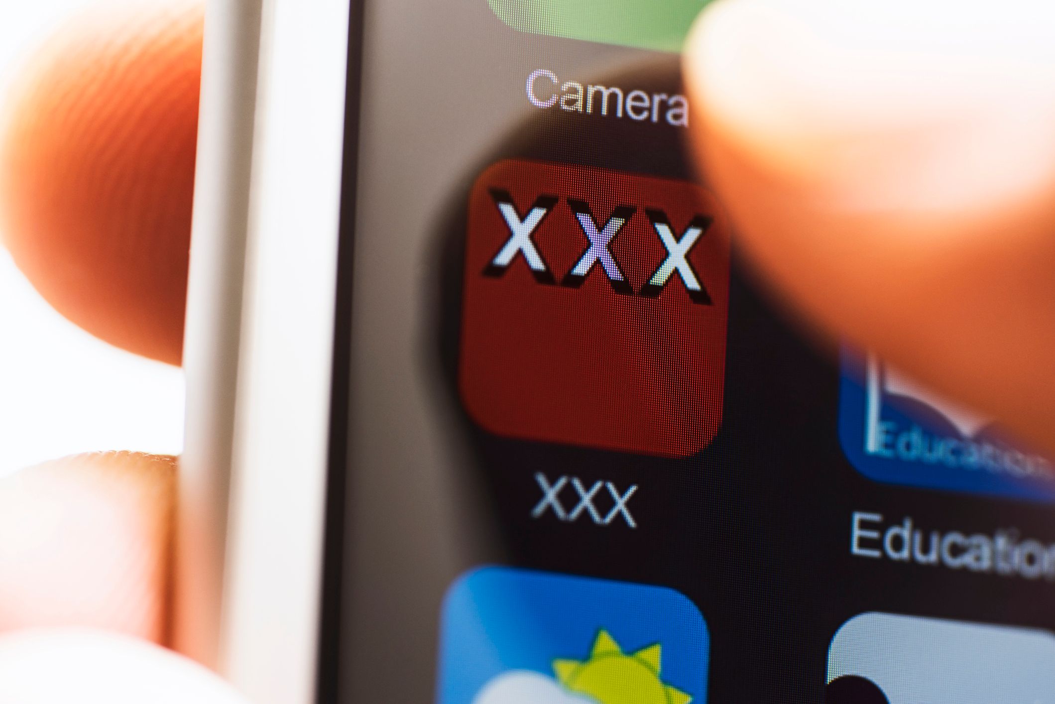 ‘Riscos de segurança’: Apple reclama de lançamento de 1º app pornô para iOS