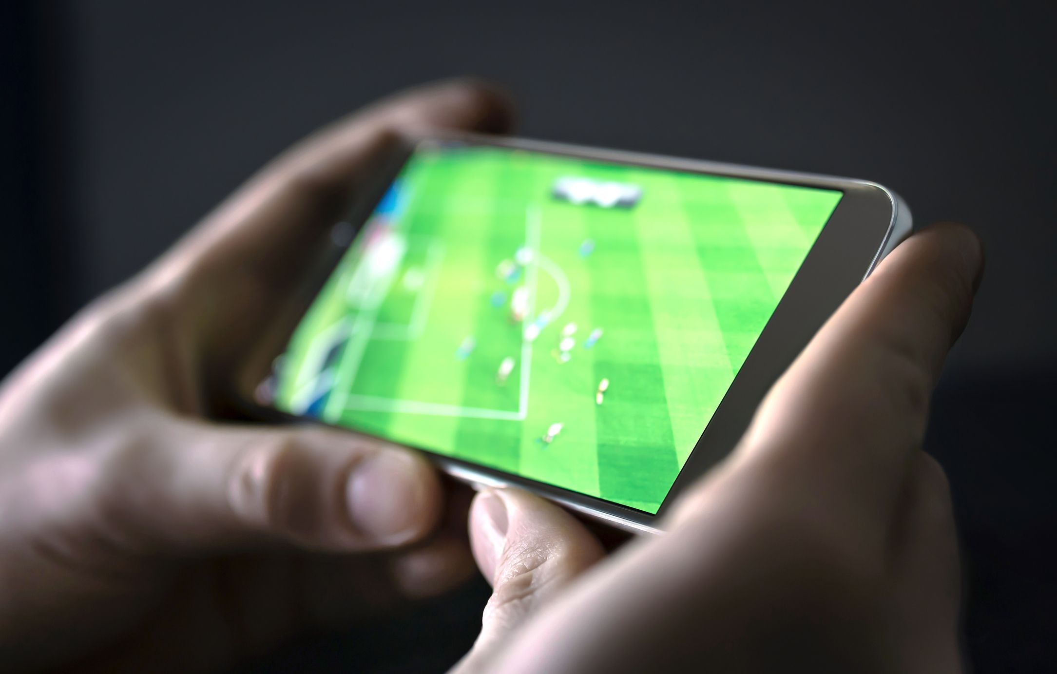 Dona do campeonato espanhol denuncia X e Google por transmissões piratas de futebol