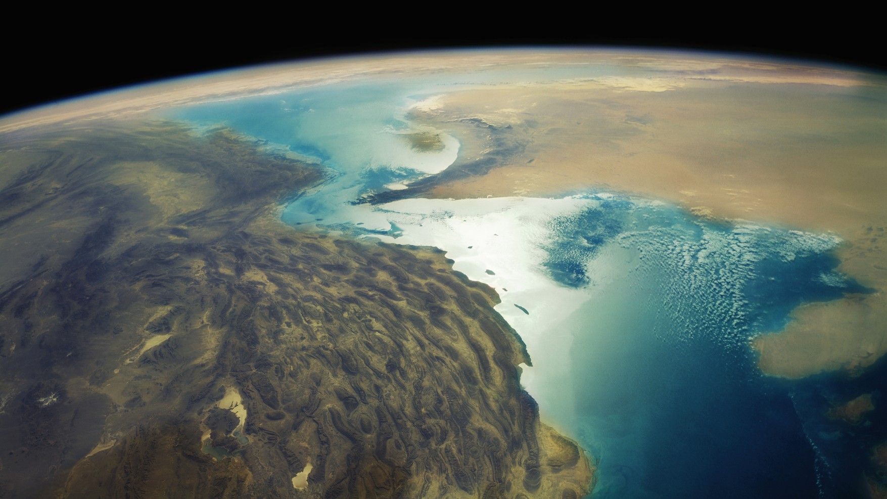 Placa oceânica antiga entre Arábia e Eurásia pode estar se rompendo, diz estudo